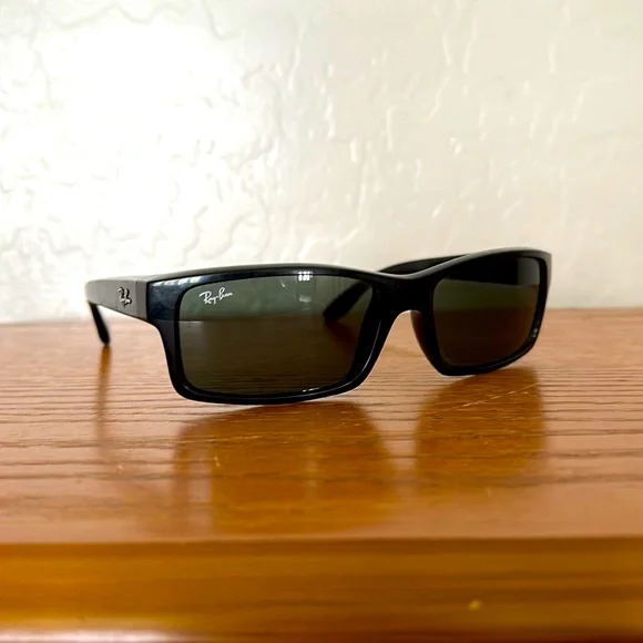 COPY - Ray Ban Sunglasses - Picture 1 of 5